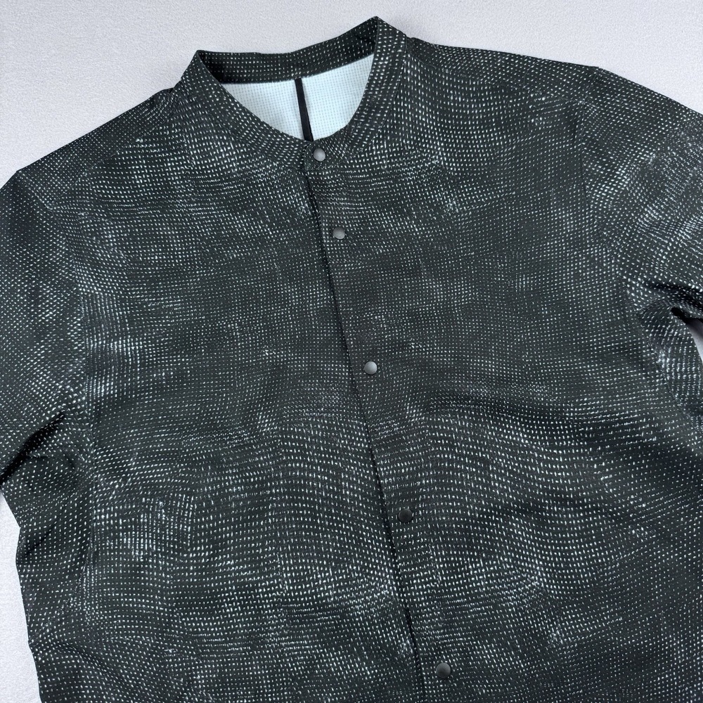 Lululemon Airing Easy Stand Collar Snap Shirt Men XL Black Pocket Golf Geometric